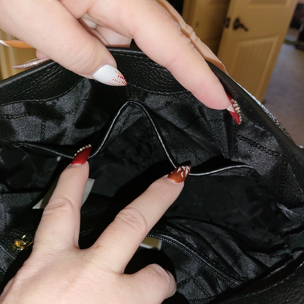 Ladies Michael Kors purse - Picture 5 of 9